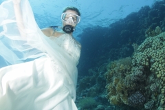 Фотосессия свадьбы под водой